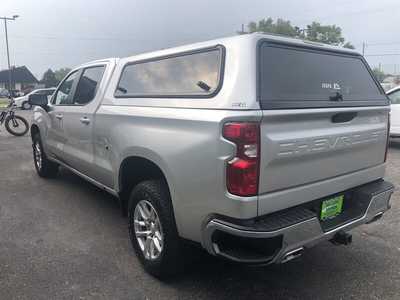 2020 Chevrolet 1500 Crew Cab, $28995.00. Photo 6