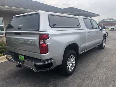 2020 Chevrolet 1500 Crew Cab, $28995.00. Photo 8