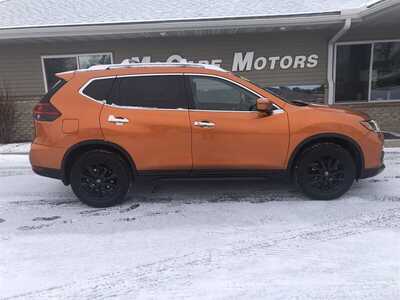 2020 Nissan Rogue, $17495.00. Photo 1