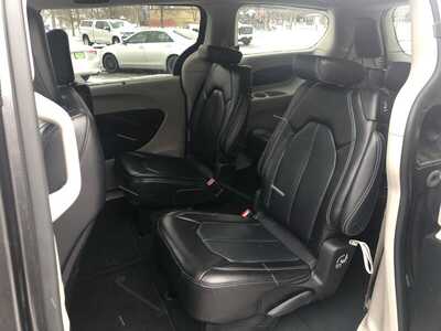 2023 Chrysler Pacifica, $23995.00. Photo 10