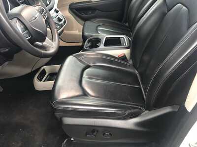 2023 Chrysler Pacifica, $22995.00. Photo 12