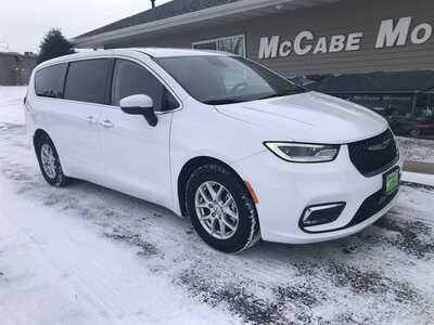2023 Chrysler Pacifica, $22995.00. Photo 2