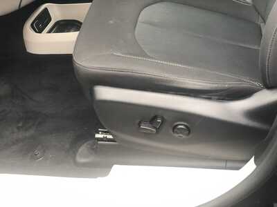 2022 Chrysler Voyager, $18995.00. Photo 11