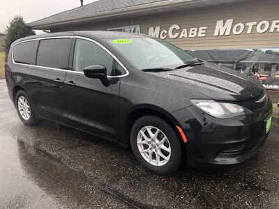 2022 Chrysler Voyager, $18995.00. Photo 2
