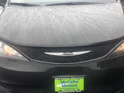 2022 Chrysler Voyager, $18995.00. Photo 4