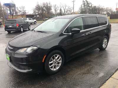 2022 Chrysler Voyager, $18995.00. Photo 5