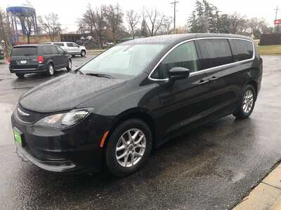2022 Chrysler Voyager, $18995.00. Photo 6