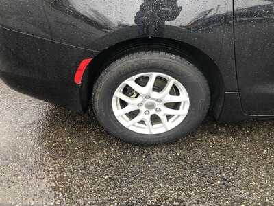 2022 Chrysler Voyager, $18995.00. Photo 8