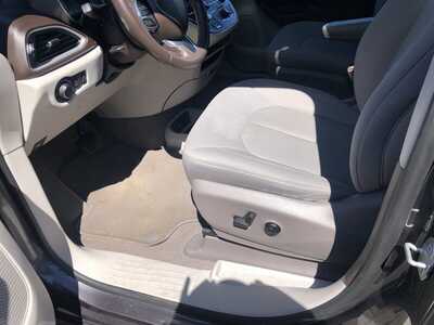 2021 Chrysler Voyager, $16995.00. Photo 10
