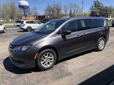 2021 Chrysler Voyager, $16995.00. Photo 5