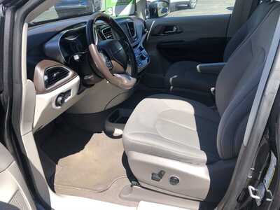 2021 Chrysler Voyager, $16995.00. Photo 9