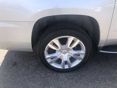 2017 Chevrolet Suburban, $22995.00. Photo 10
