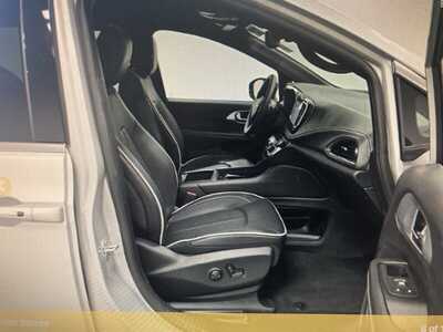 2026 Chrysler Pacifica, $42995.00. Photo 4