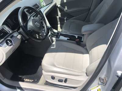 2013 Volkswagen Passat, $4995.00. Photo 9
