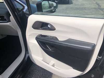 2023 Chrysler Voyager, $18995.00. Photo 12
