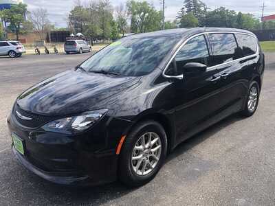 2023 Chrysler Voyager, $18995.00. Photo 5