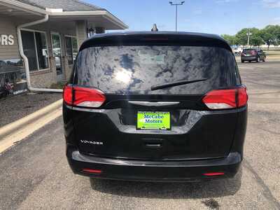 2023 Chrysler Voyager, $18995.00. Photo 7