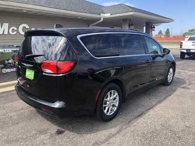 2023 Chrysler Voyager, $18995.00. Photo 9