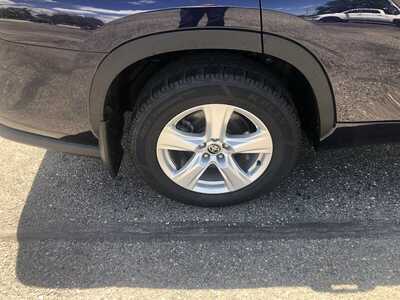 2024 Toyota Highlander, $29995.00. Photo 10