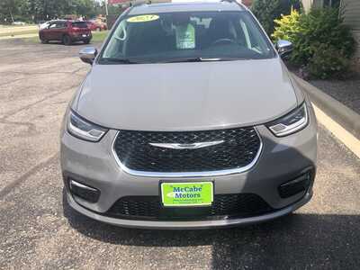 2023 Chrysler Pacifica, $26995.00. Photo 3