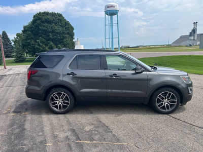 2017 Ford Explorer, $14000. Photo 3