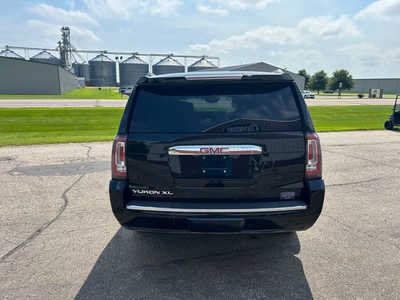 2015 GMC Yukon XL, $14800. Photo 4