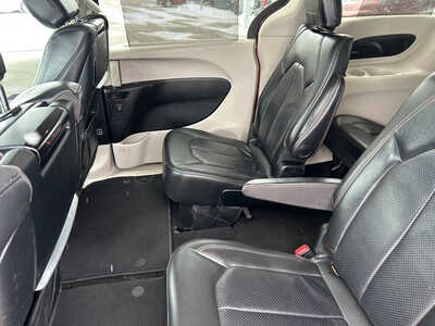 2017 Chrysler Pacifica, $5995. Photo 10