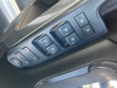 2018 Chevrolet 1500 Crew Cab, $15500. Photo 9