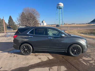 2020 Chevrolet Equinox, $12500. Photo 2
