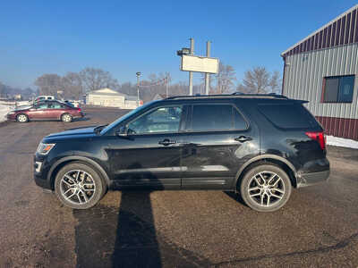 2016 Ford Explorer, $10200. Photo 2