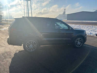 2016 Ford Explorer, $10200. Photo 4