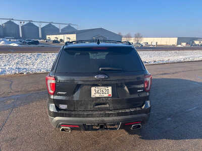 2016 Ford Explorer, $10200. Photo 5