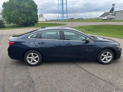 2016 Chevrolet Malibu, $9500. Photo 3