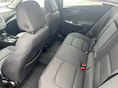 2016 Chevrolet Malibu, $9500. Photo 7