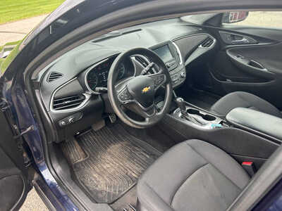 2016 Chevrolet Malibu, $9500. Photo 9