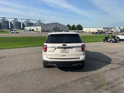 2018 Ford Explorer, $18200. Photo 4