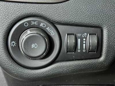 2021 Jeep Cherokee, $21553. Photo 10