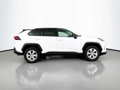 2025 Toyota RAV4, $31020. Photo 8