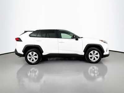 2025 Toyota RAV4, $31754. Photo 8