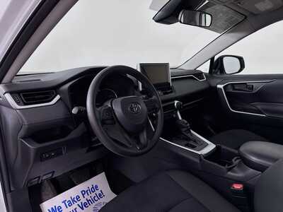 2025 Toyota RAV4, $30977. Photo 9