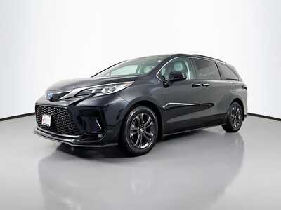 2024 Toyota Sienna, $31977. Photo 3