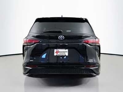 2024 Toyota Sienna, $31977. Photo 6