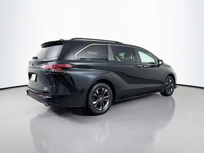 2024 Toyota Sienna, $31977. Photo 7