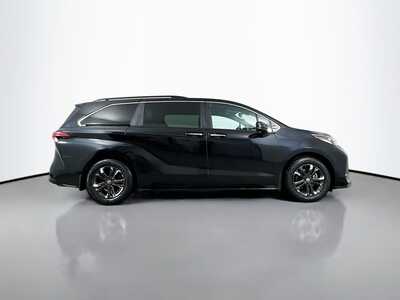 2024 Toyota Sienna, $31977. Photo 8