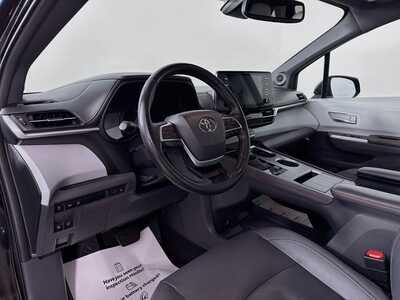 2024 Toyota Sienna, $31977. Photo 9
