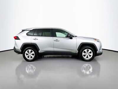 2024 Toyota RAV4, $28758. Photo 8