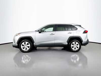 2024 Toyota RAV4, $28556. Photo 4