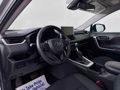 2024 Toyota RAV4, $28556. Photo 9