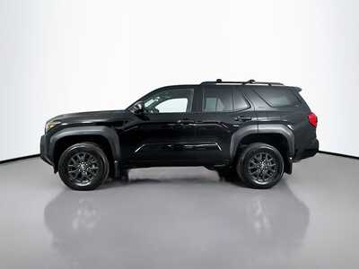 2025 Toyota 4Runner, $39748. Photo 4