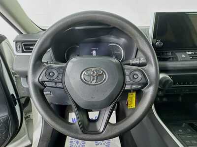 2024 Toyota RAV4, $28370. Photo 11